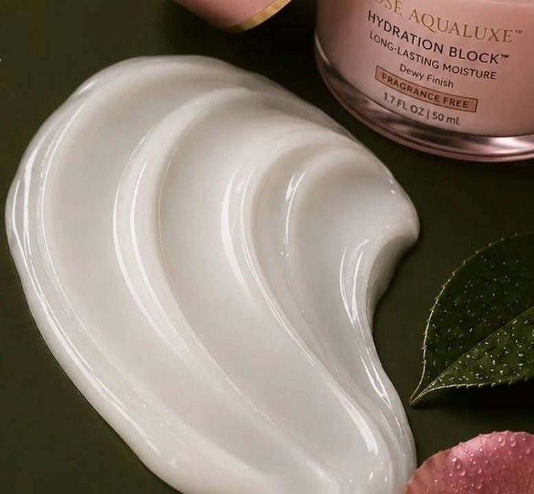 A swirl of the cream-gel, light and glossy